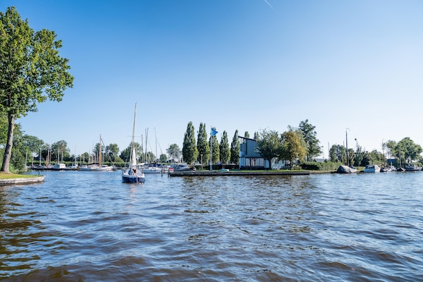 Foto van Villa aan het water met aanlegsteiger - Vakantiehuis in Balk - AreaSummer1KM