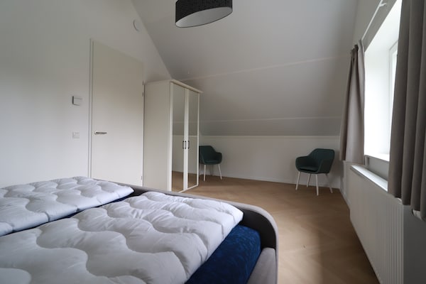 Foto van Privé-bungalow met steiger voor 6 - Vakantiehuis in Makkum - BedRoom