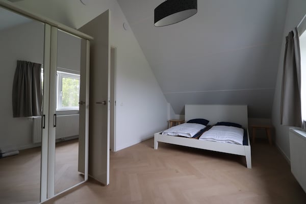 Foto van Privé-bungalow met steiger voor 6 - Vakantiehuis in Makkum - BedRoom