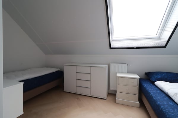 Foto van Privé-bungalow met steiger voor 6 - Vakantiehuis in Makkum - BedRoom