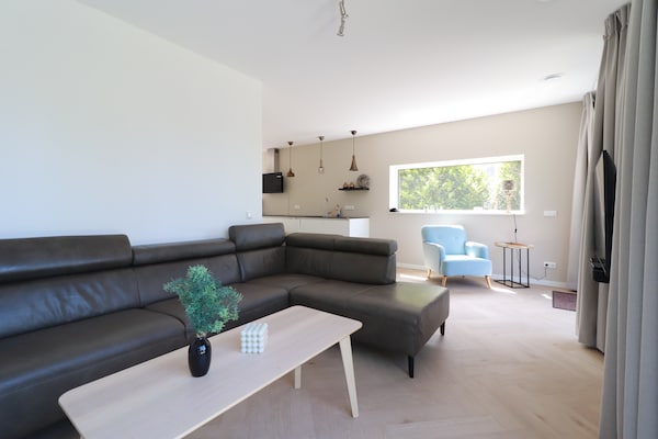 Foto van Privé-bungalow met steiger voor 6 - Vakantiehuis in Makkum - LivingRoom