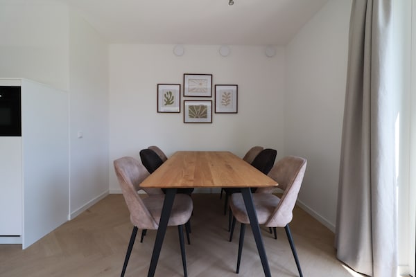 Foto van Privé-bungalow met steiger voor 6 - Vakantiehuis in Makkum - DiningRoom