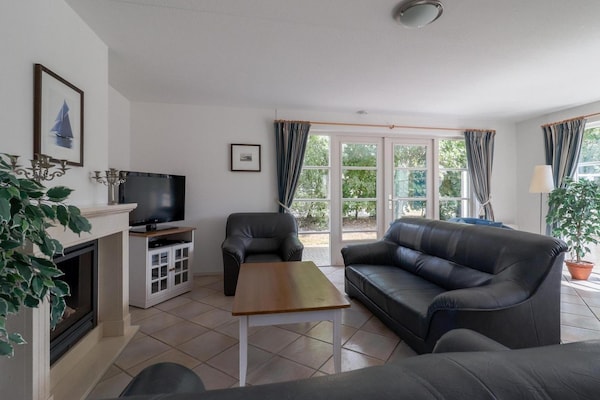 Foto van Sfeervolle duinvilla met sauna - Vakantiehuis in Makkum - LivingRoom