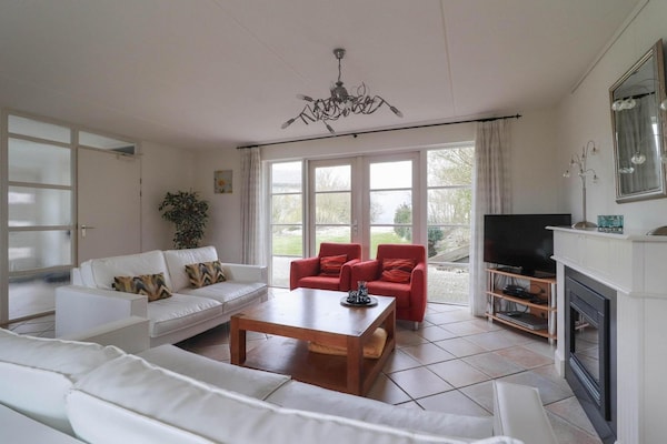 Foto van Sfeervolle duinvilla met sauna - Vakantiehuis in Makkum - LivingRoom