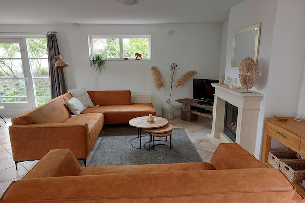Foto van Sfeervolle duinvilla met sauna - Vakantiehuis in Makkum - LivingRoom