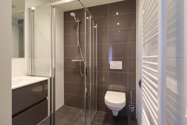 Foto van Premium wellnessvilla aan het water - Vakantiehuis in Makkum - BathRoom