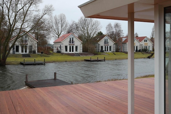Foto van Premium wellnessvilla aan het water - Vakantiehuis in Makkum - ViewSummer