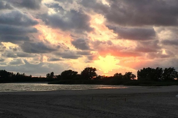 Foto van Villa aan het water met sauna in Friesland - Vakantiehuis in Makkum - AreaSummer5KM