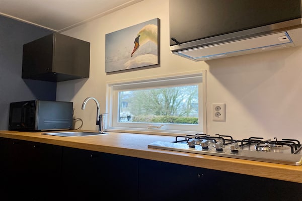 Foto van Chalet in Tzummarum bij Friese landschap - Vakantiehuis in Tzummarum - Kitchen