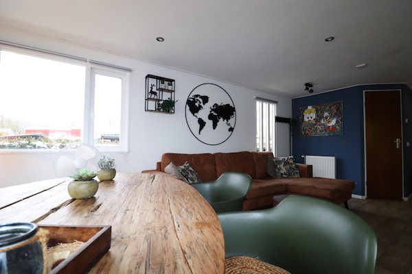 Foto van Chalet in Tzummarum bij Friese landschap - Vakantiehuis in Tzummarum - LivingRoom