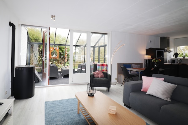 Foto van Vakantiehuis in Grou met Bubbelbad - Vakantiehuis in Grou - LivingRoom