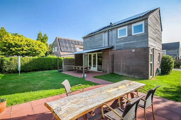 Foto van Twee vakantiehuizen tegenover elkaar - Vakantiehuis in grou - TerraceBalcony