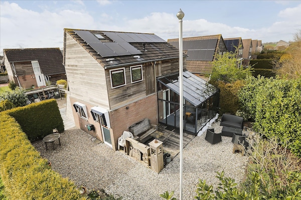 Foto van Twee vakantiehuizen tegenover elkaar - Vakantiehuis in grou - GardenSummer