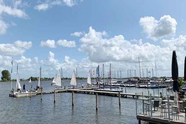 Foto van Twee vakantiehuizen tegenover elkaar - Vakantiehuis in grou - AreaWinter5KM