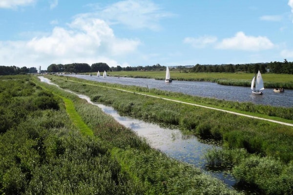 Foto van Twee vakantiehuizen tegenover elkaar - Vakantiehuis in grou - AreaSummer20KM
