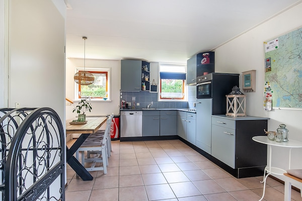 Foto van Twee vakantiehuizen tegenover elkaar - Vakantiehuis in grou - Kitchen