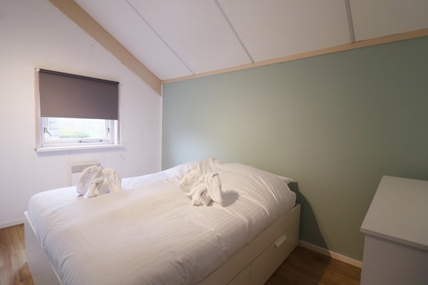 Foto van Twee vakantiehuizen tegenover elkaar - Vakantiehuis in grou - BedRoom
