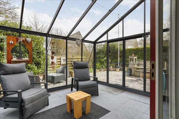Foto van Twee vakantiehuizen tegenover elkaar - Vakantiehuis in grou - LivingRoom