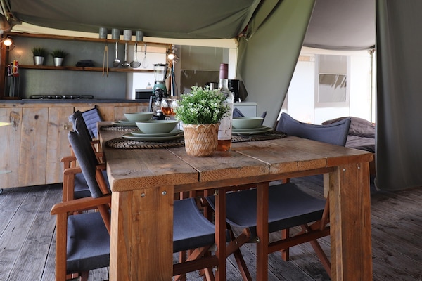 Foto van Safaritent, Friesland - Vakantiehuis in Twijzel - LivingRoom