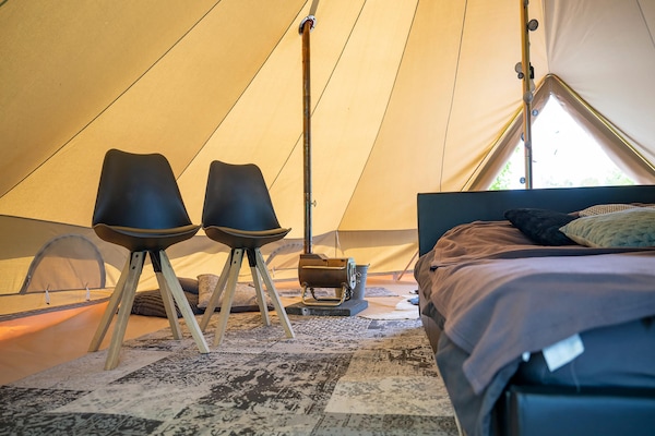 Foto van Glamping in Friesland bij natuurgebieden - Vakantiehuis in Twijzel - BedRoom