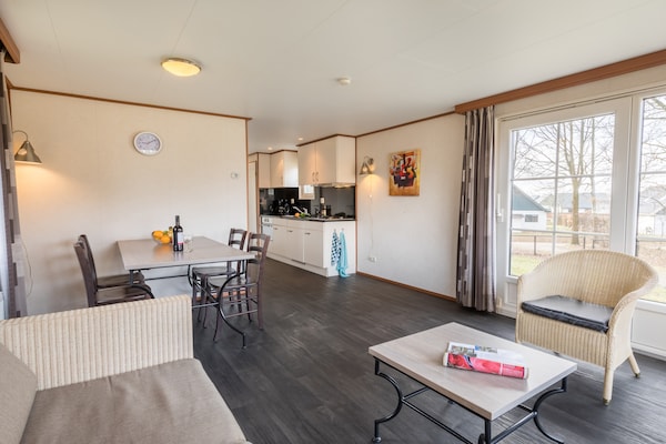 Foto van Hunzepark Familie Retreat - Vakantiehuis in Gasselternijveen - DiningRoom
