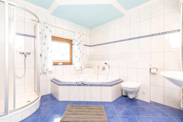 Foto van Vakantiehuis in Strass met Bergzicht - Vakantiehuis in Strass im Zillertal - BathRoom