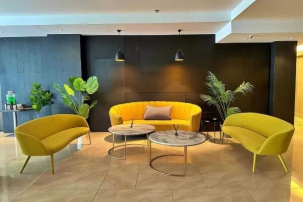 Foto van Premium Luxe Verblijf in Sunday Hevea Resort - Vakantiehuis in Pampanga - HallReception