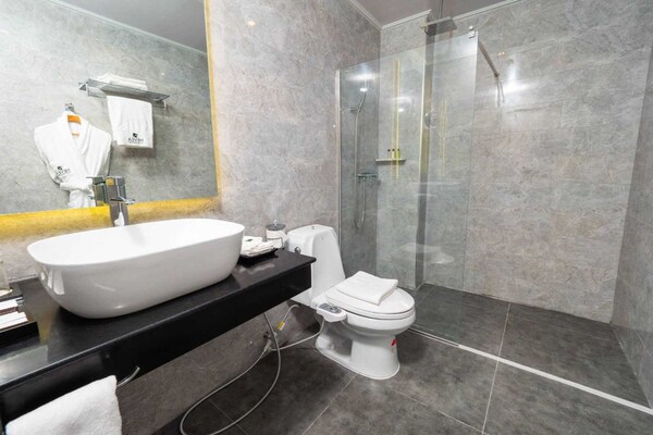 Foto van Premium Luxe Verblijf in Sunday Hevea Resort - Vakantiehuis in Pampanga - BathRoom