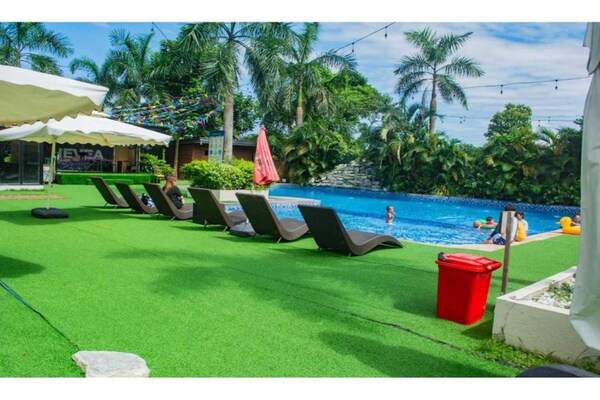 Foto van Premium Luxe Verblijf in Sunday Hevea Resort - Vakantiehuis in Pampanga - PoolOfHouse