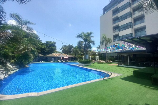 Foto van Premium Luxe Verblijf in Sunday Hevea Resort - Vakantiehuis in Pampanga - PoolOfHouse