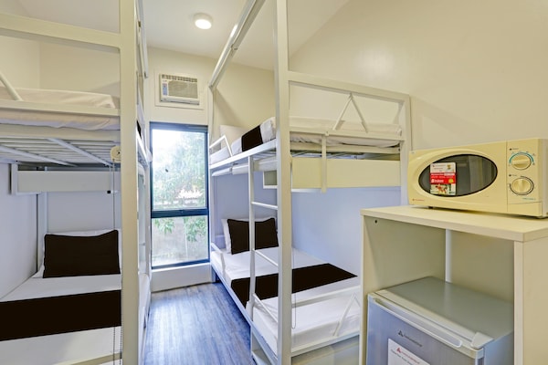 Foto van Trendy gemengd slaapverblijf voor Makati Nights - Vakantiehuis in Makati City - BedRoom