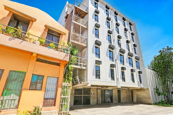 Foto van Trendy gemengd slaapverblijf voor Makati Nights - Vakantiehuis in Makati City - ExteriorSummer