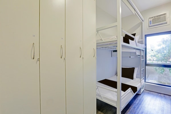 Foto van Trendy gemengd slaapverblijf voor Makati Nights - Vakantiehuis in Makati City - BedRoom