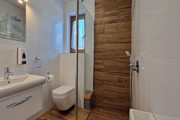 Foto van Vakantiehuis Wiśniowa met Zwembad en Bergen - Vakantiehuis in Iwierzyce - BathRoom