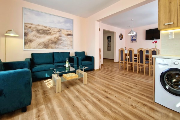 Foto van Vakantiehuis Wiśniowa met Zwembad en Bergen - Vakantiehuis in Iwierzyce - LivingRoom