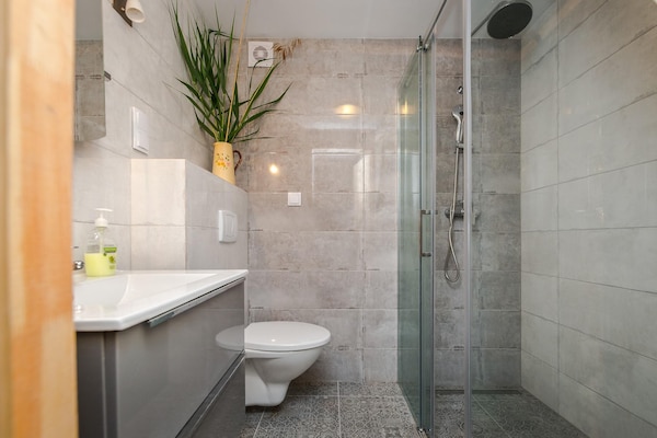 Foto van Vakantiehuis met terras, direct aan het meer - Vakantiehuis in Klepnica - BathRoom