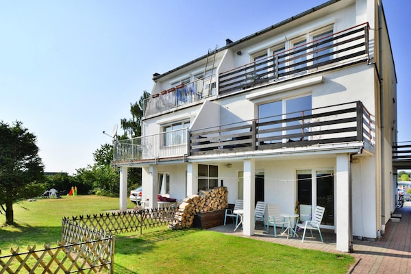 Foto van Grote, comfortabele villa met een eigen tuin. - Vakantiehuis in Ustronie Morskie - ExteriorSummer