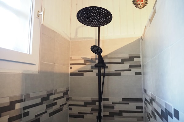 Foto van Chalet bij Mont Ventoux met Uitzicht - Vakantiehuis in Bédoin - BathRoom