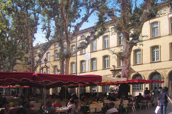 Foto van Gezellig vakantiehuis met zwembad, Vernègues - Vakantiehuis in Vernègues - AreaSummer5KM
