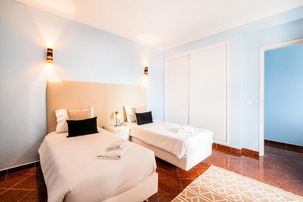 Foto van Villa in Albufeira Marina met uitzicht op het zwembad - Untagged