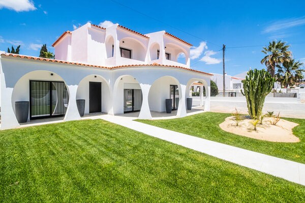 Foto van Villa in Galé met Privézwembad & BBQ - Vakantiehuis in  - Untagged