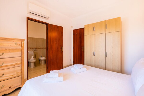 Foto van Villa in Albufeira met zwembad en barbecueplaats - Vakantiehuis in  - Untagged