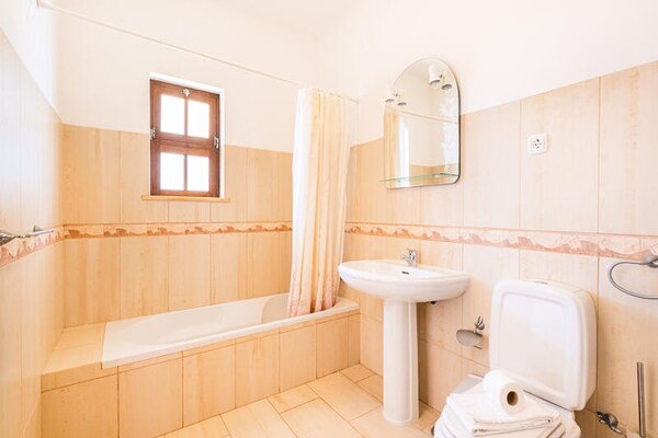 Foto van Villa in Albufeira met zwembad en barbecueplaats - Vakantiehuis in  - Untagged