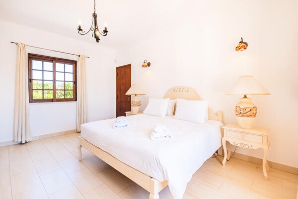 Foto van Villa in Albufeira met zwembad en barbecueplaats - Vakantiehuis in  - Untagged