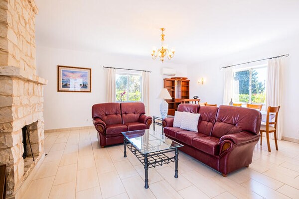 Foto van Villa in Albufeira met zwembad en barbecueplaats - Vakantiehuis in  - Untagged