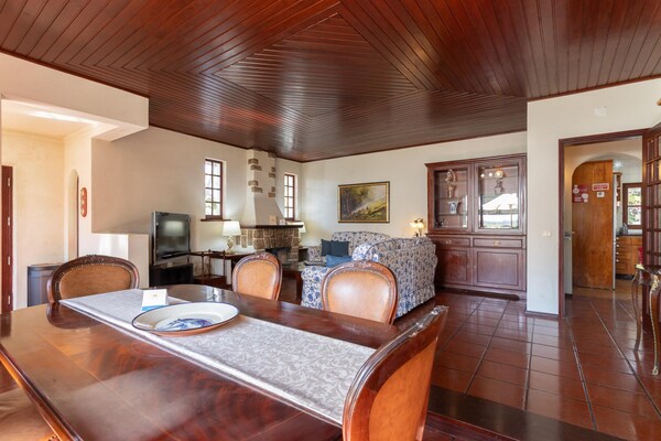 Foto van Privéverblijf in Sintra met bar en tuin - Vakantiehuis in Colares - DiningRoom