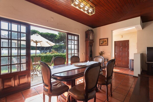 Foto van Privéverblijf in Sintra met bar en tuin - Vakantiehuis in Colares - DiningRoom