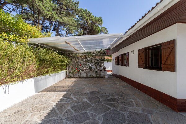 Foto van Privéverblijf in Sintra met bar en tuin - Vakantiehuis in Colares - Garage