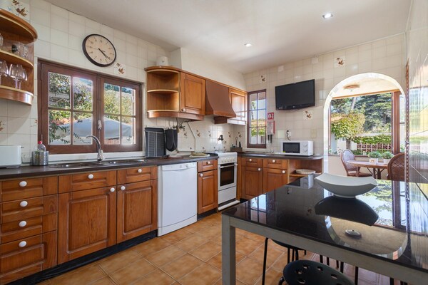 Foto van Privéverblijf in Sintra met bar en tuin - Vakantiehuis in Colares - Kitchen