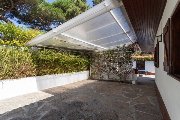 Foto van Privéverblijf in Sintra met bar en tuin - Vakantiehuis in Colares - Garage